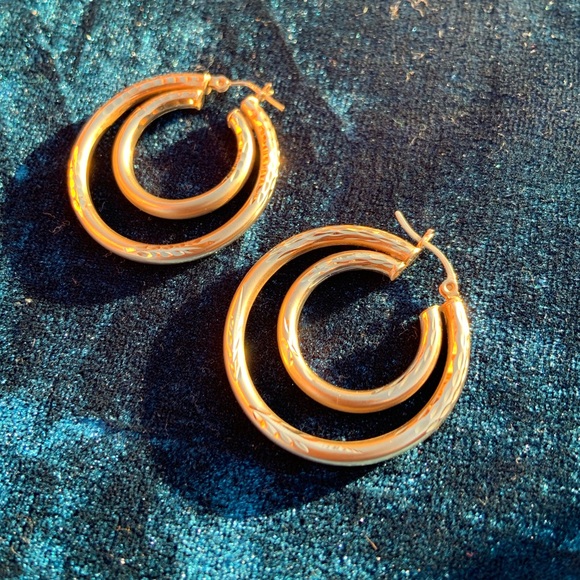 Vintage 14kt Double Hoop Earrings - Picture 5 of 5